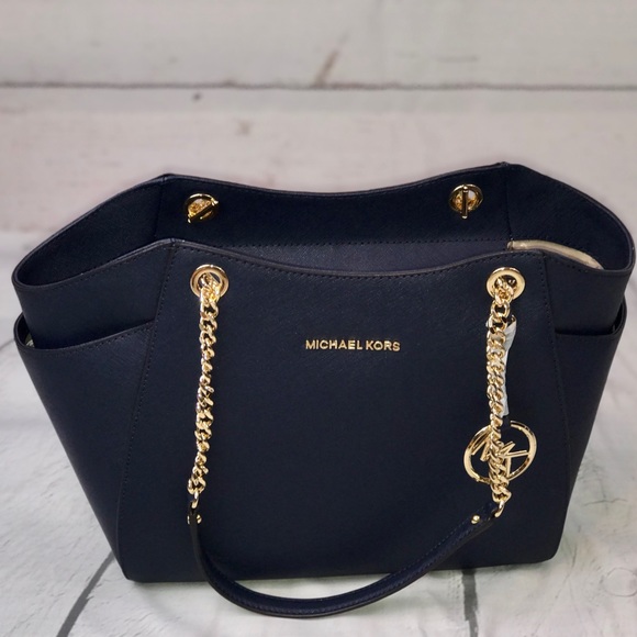 🎉ᕼᑭ🎉 Michael Kors Jet Set Tote - Picture 3 of 9